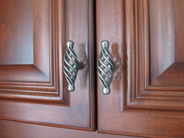 Cabinet Hardware Repair in Fulshear